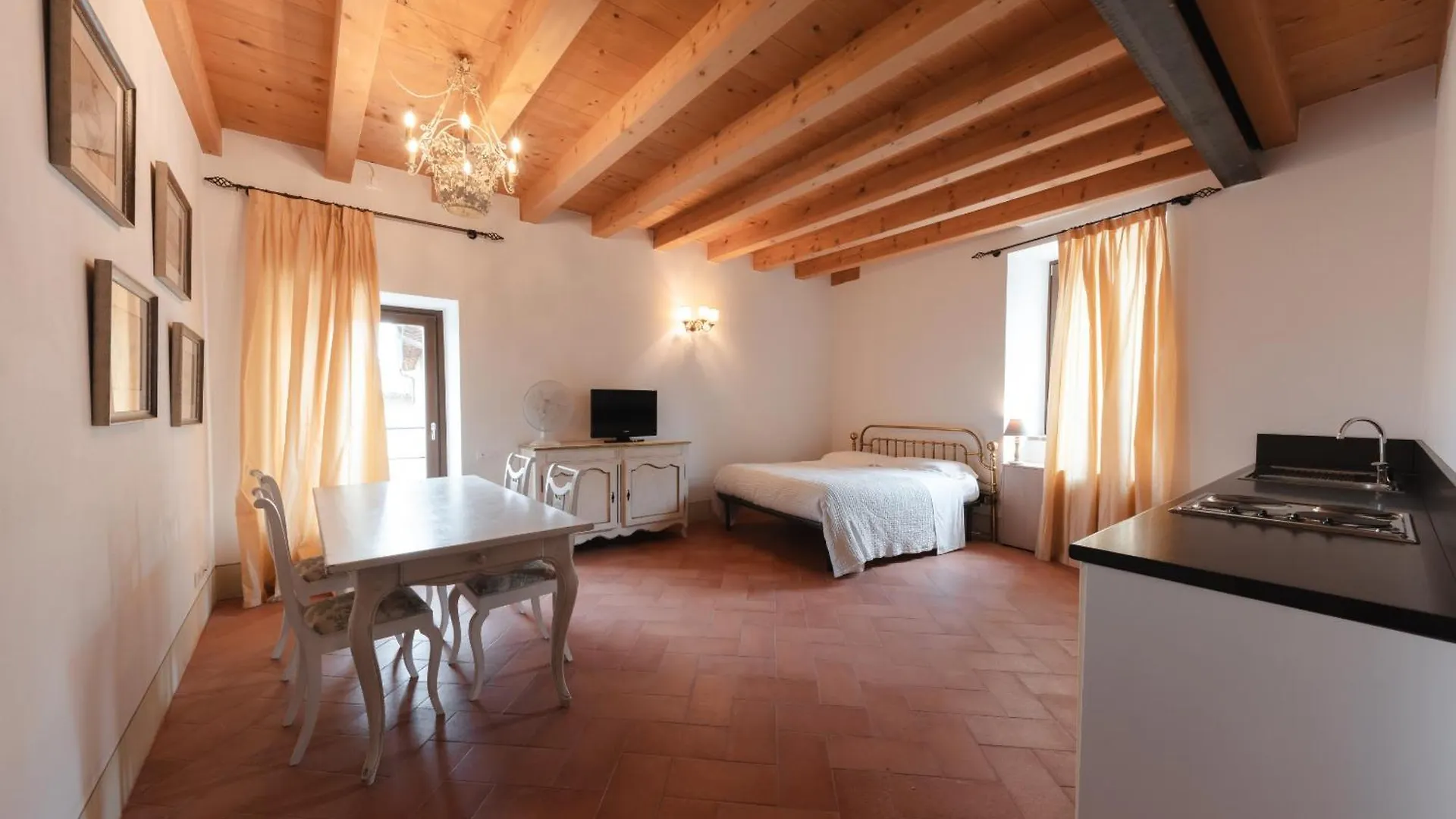 Corte Castello Affi Guest house